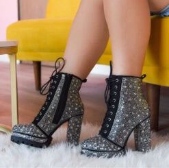 Legend VIVIAN15A - BLACK -Clarks Shop Screenshot 20221030 213223 Instagram