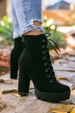 LATAVIA4 - BLACK NUBUCK